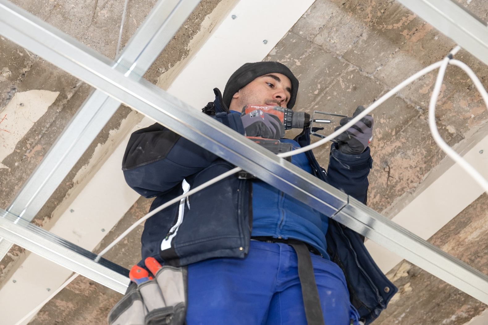 Pfälzische Blitzschutz Mitarbeiter bei der Montage